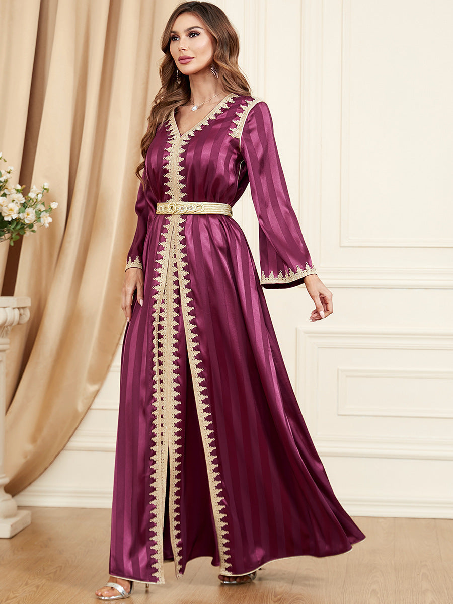 Caftan satiné brodé doré – Élégance et brillance pour soirées & cérémonies