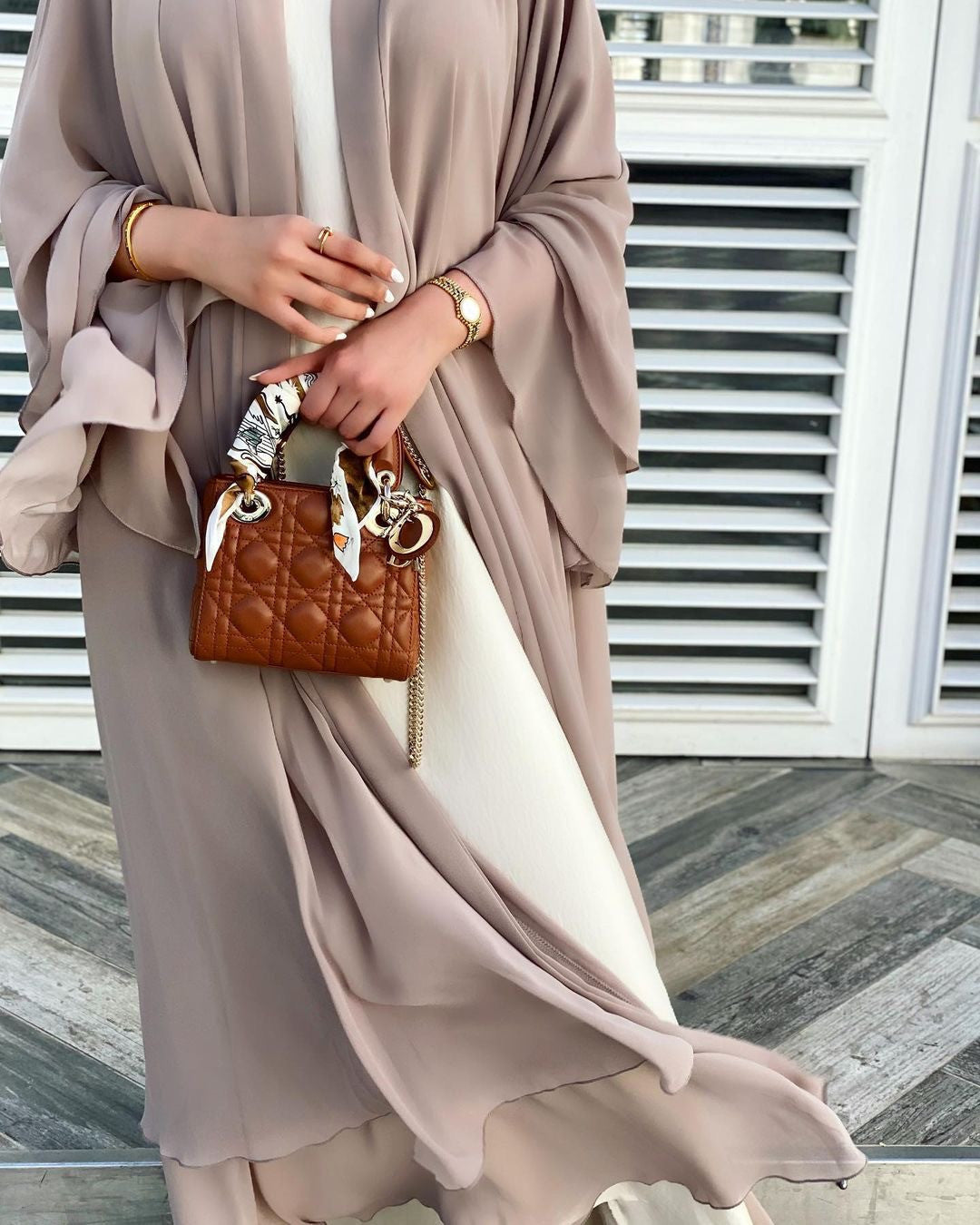Abaya Chic & Élégante avec Détails Brodés