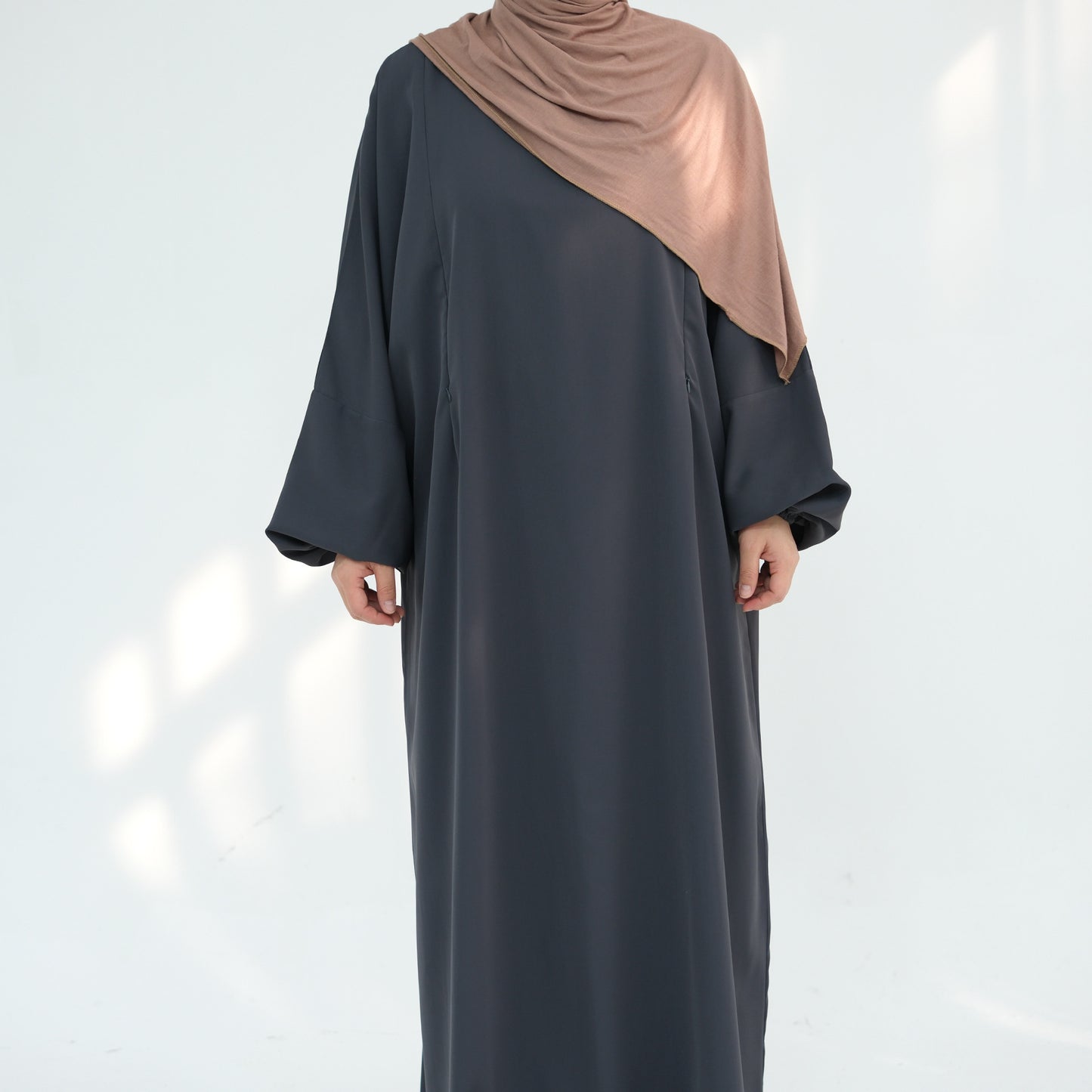 Abaya Dubaï Chic – Combinaison fluide avec hijab assorti | Élégance pudique & moderne