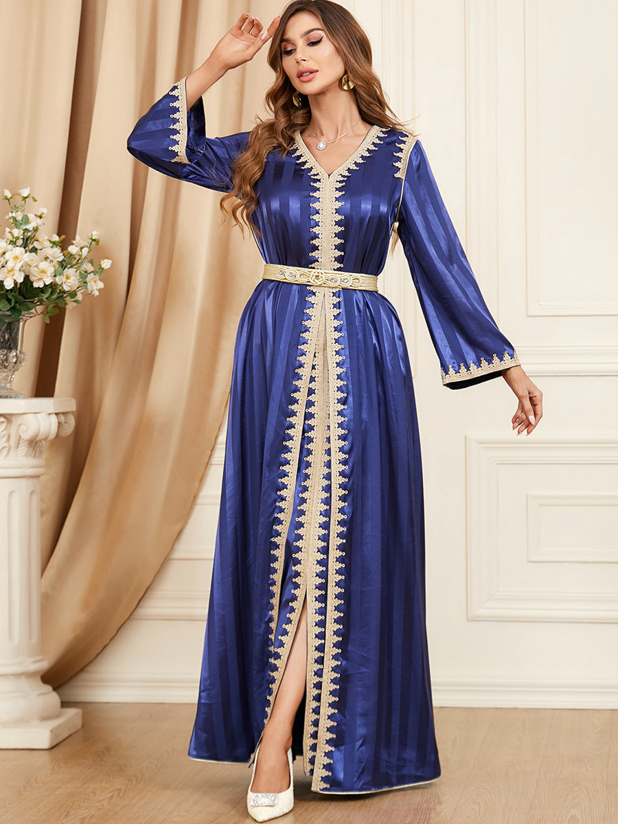 Caftan satiné brodé doré – Élégance et brillance pour soirées & cérémonies