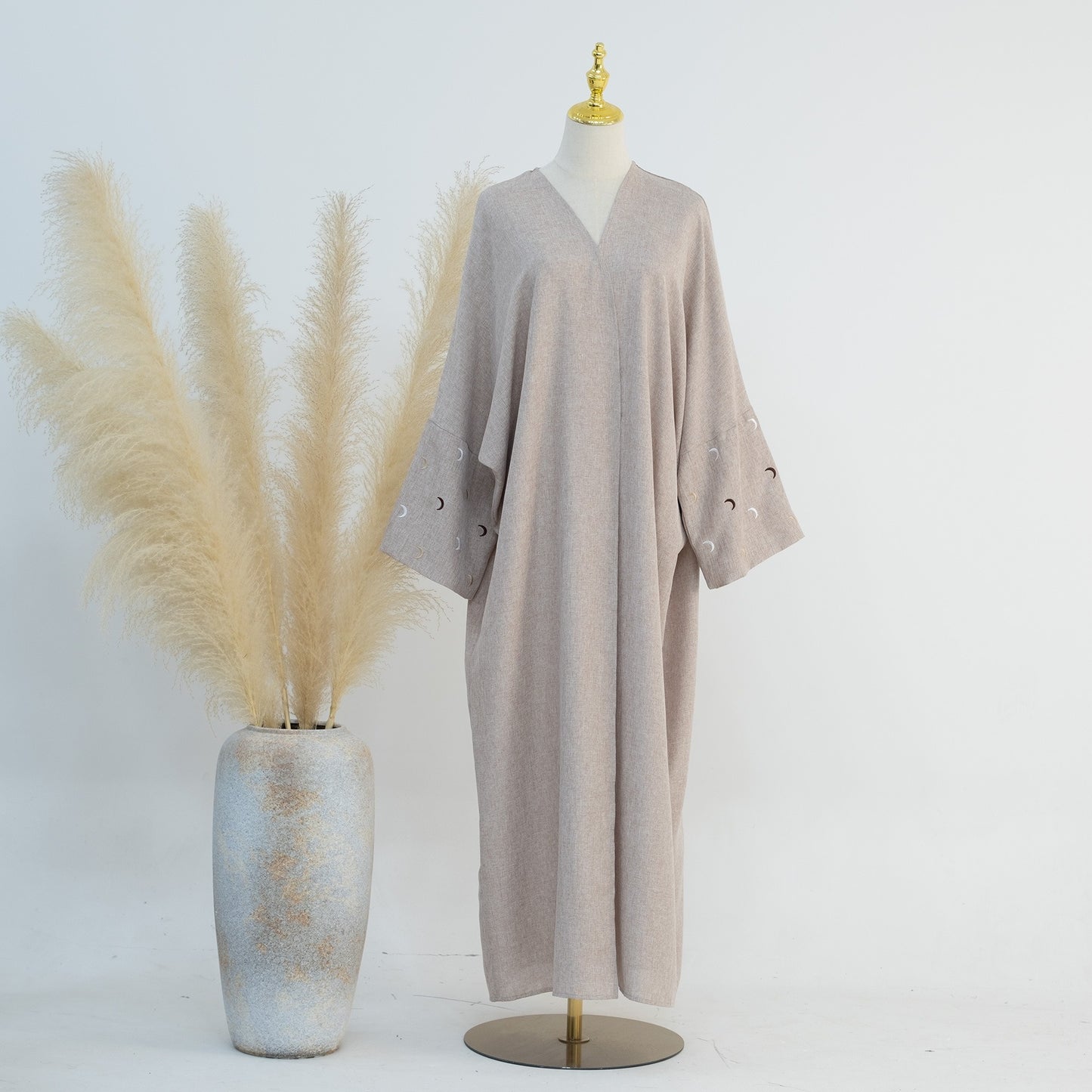 Abaya “Luna Minimal” – Élégance épurée & Détail céleste Elegant Cardigan Robe