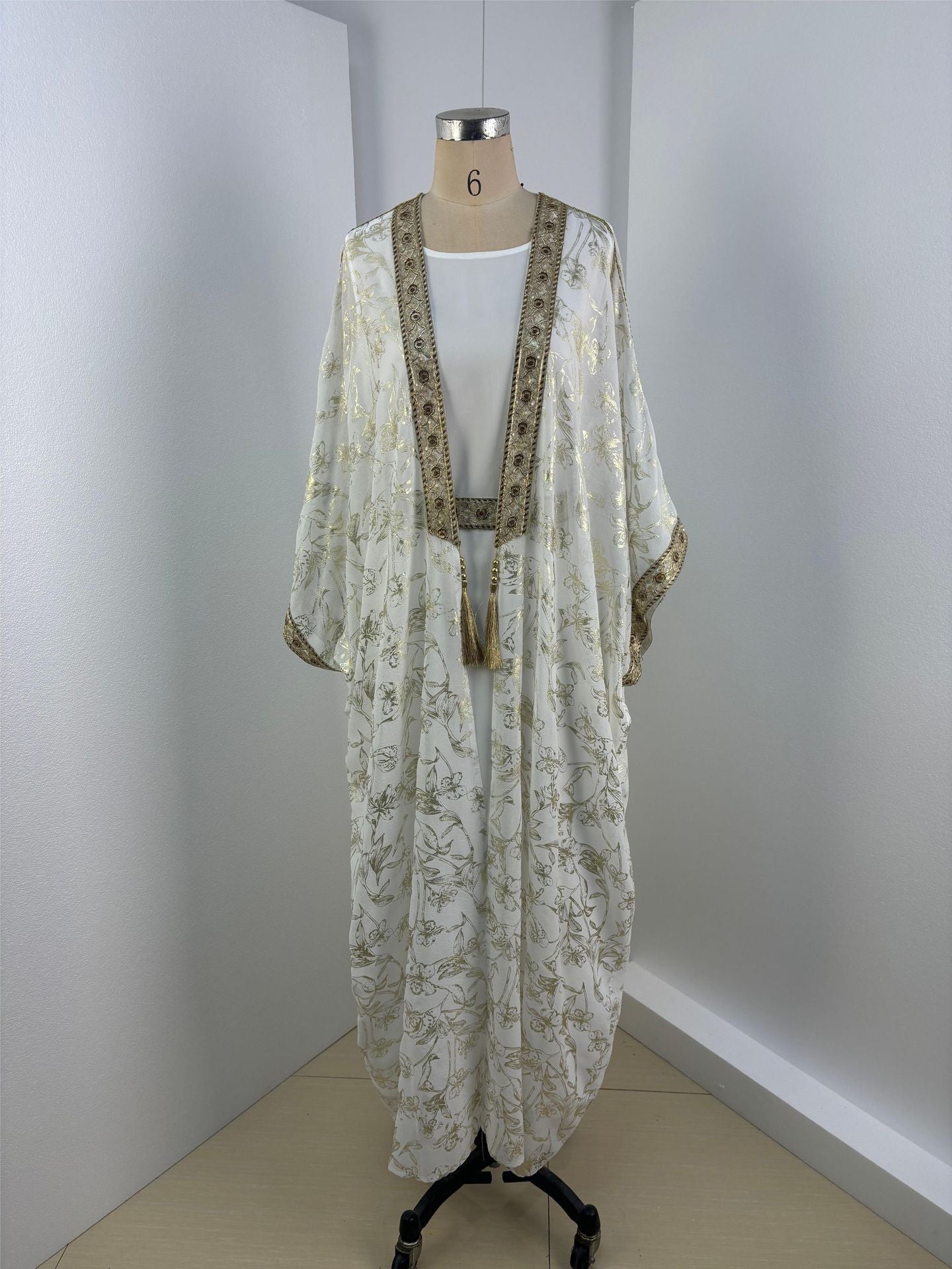 Abaya Brodée Blanche – Élégance & Raffinement