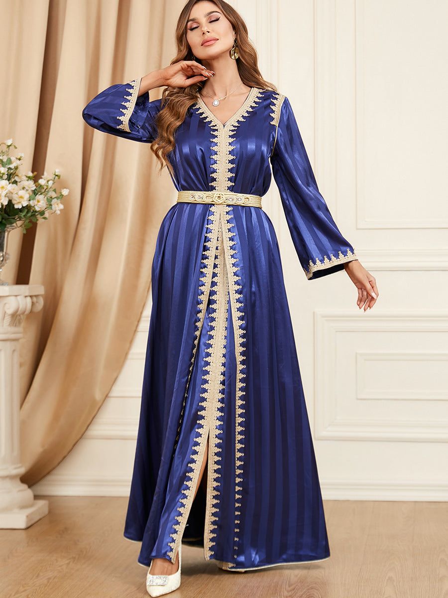 Caftan satiné brodé doré – Élégance et brillance pour soirées & cérémonies