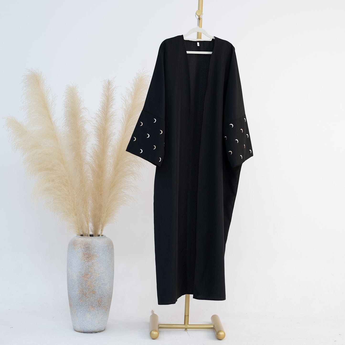 Abaya “Luna Minimal” – Élégance épurée & Détail céleste Elegant Cardigan Robe