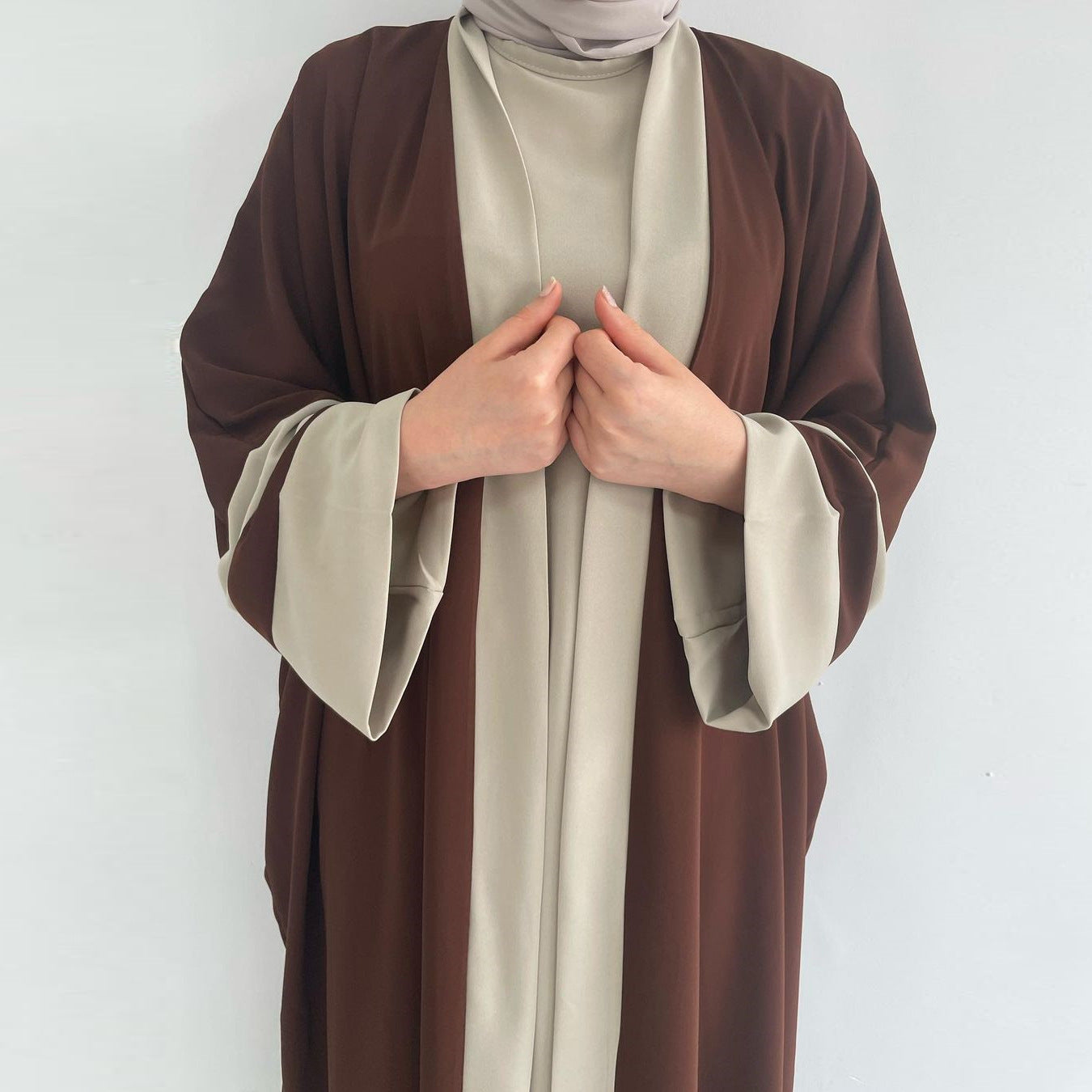 ABAYA CAPE BICOLORE – STYLE MODERNE ET MODÈSTE